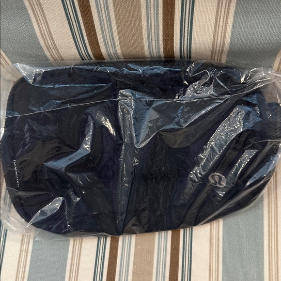 NWT Black Lulu Belt Bag - Picture 1 of 2